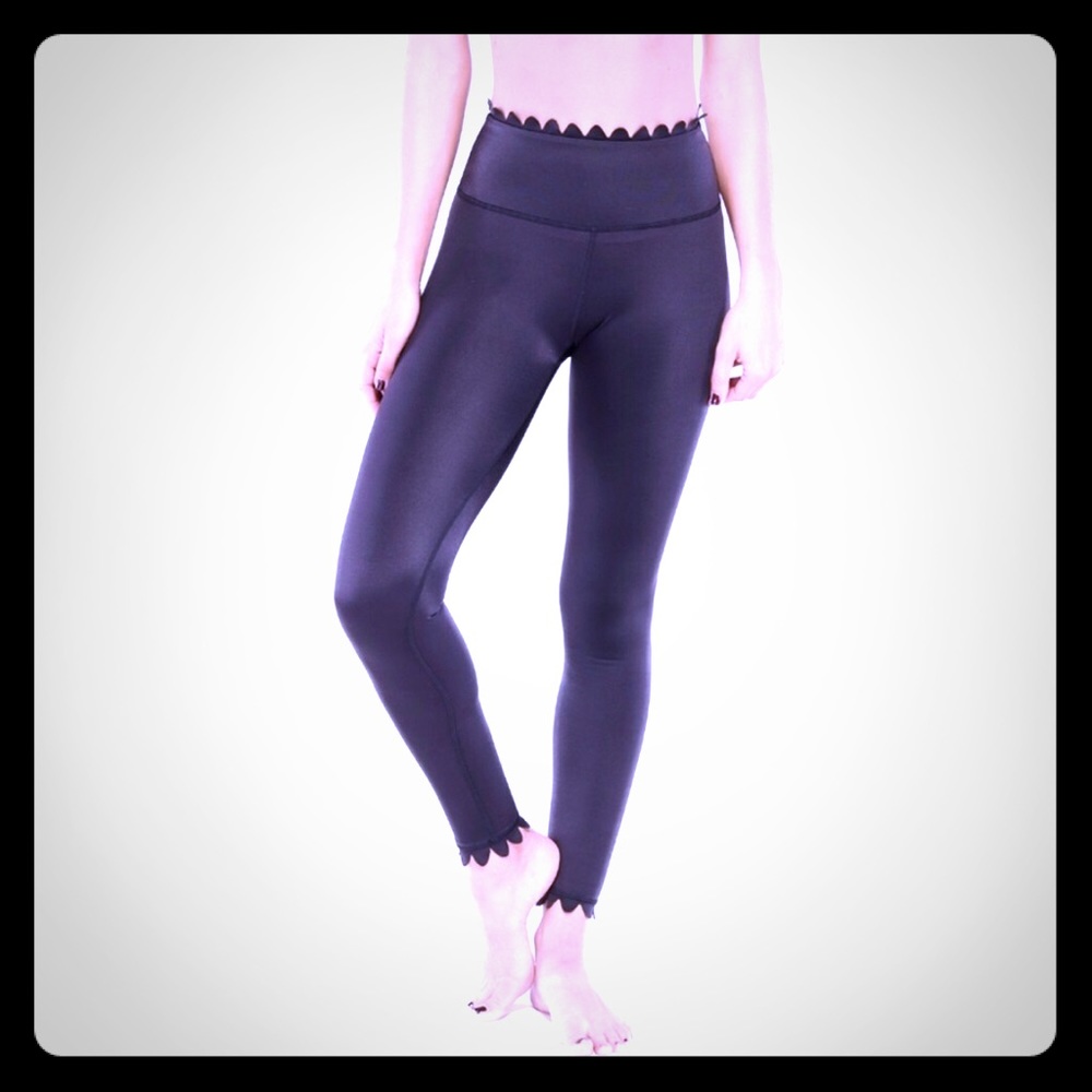 NWT Electric Yoga scalloped edge leggings, sz S